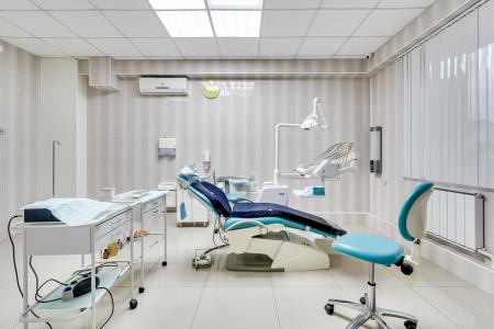 Фотография Стоматология Улыбка плюс в Азове | Имплантация зубов, виниры, детская стоматология, чистка зубов 2